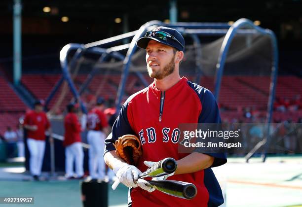 Stephen Drew of the Boston Red Sox leaves the field after batting practice before a game with the Toronto Blue Jays at Fenway Park on May 21, 2014 in...