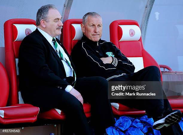 Hibernian manager Terry Butcher speaking to Hibernian chairman Rod Petrie , before the Scottish Premiership Play-off Final First Leg, between...