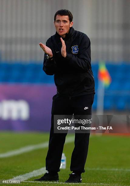 Manager Andy Spence of Everton gestures during the FA WSL 1 match between Manchester City Women and Everton Ladies FC at the Manchester Sportcity on...