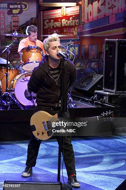 Episode 1939 -- Pictured: Billie Joe Armstrong of the musical guest Green Day performs on November 10, 2000 --