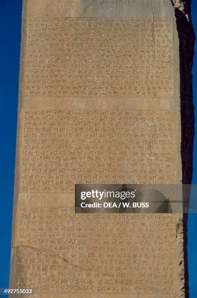 Inscription Column 384 Achaemenid Palaces Stock Photos, High-Res Pictures, and Images ...