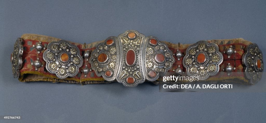 Men's belt in partially fire-gilded silver...