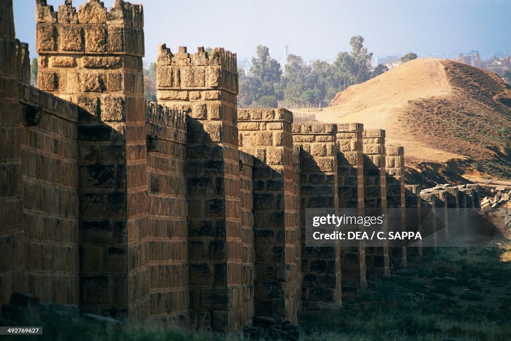 Mashki Walls of Nineveh near the door of Mashki, near Mosul, Iraq. News Photo ...