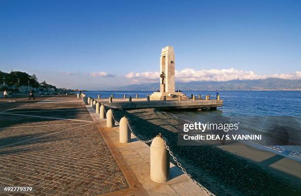Marble memorial monument to Vittorio Emanuele III by Camillo Autore with the Promachos Athena statue, with the Strait of Messina in the background,...