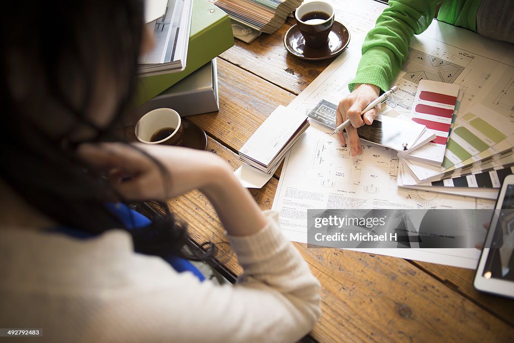 Young designer discussing with custmer in cafe