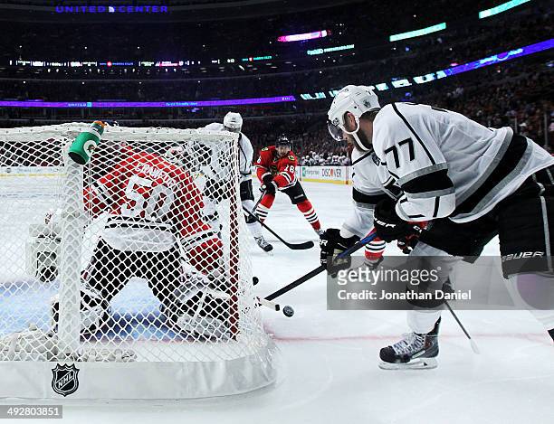 Corey Crawford of the Chicago Blackhawks defends against Jeff Carter of the Los Angeles Kings in the third period of Game Two of the Western...