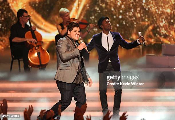 Dexter Roberts and Aloe Blacc perform onstage during Fox's "American Idol" XIII Finale at Nokia Theatre L.A. Live on May 21, 2014 in Los Angeles,...