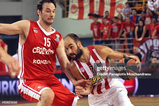 Vassilis Spanoulis, #7 of Olympiacos Piraeus competes with Miro Bilan, #15 of Cedevita Zagreb during the Turkish Airlines Euroleague Basketball...