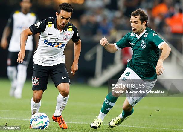 Jadson of Corinthians and David of Goias in action during the match between Corinthians and Goias for the Brazilian Series A 2015 at Arena...