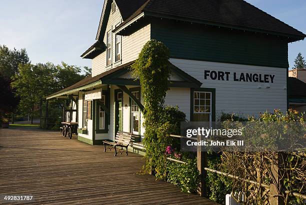 fort langley, train station - langley british columbia stockfoto's en -beelden