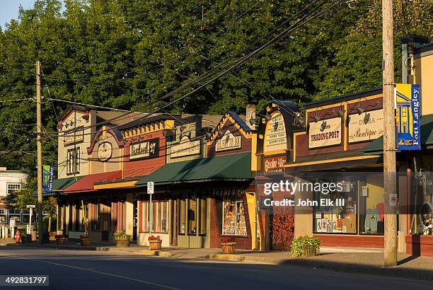 fort langley, glover road street scene - langley british columbia stockfoto's en -beelden