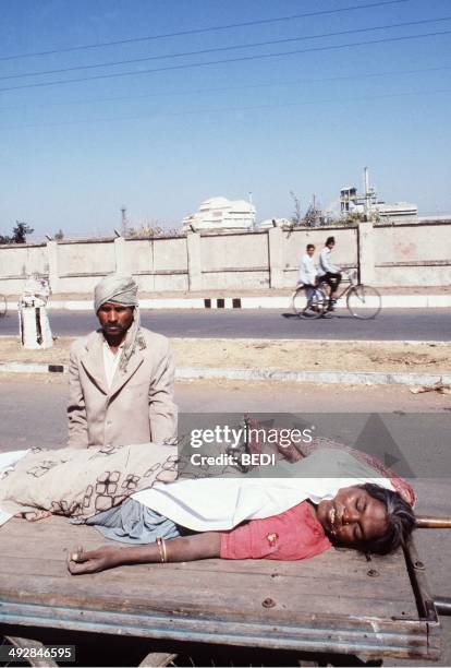 Man carries the body of a victim of the Bhopal tragedy on December 04, 1984 in Bhopal where a poison gas leak from the Union Carbide factory killed...