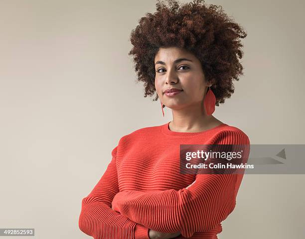 portrait of young black female - proud fotografías e imágenes de stock