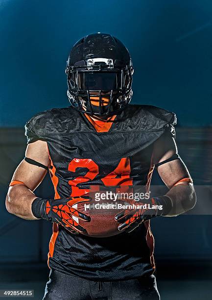 american football player, portrait - football helmet stock pictures, royalty-free photos & images