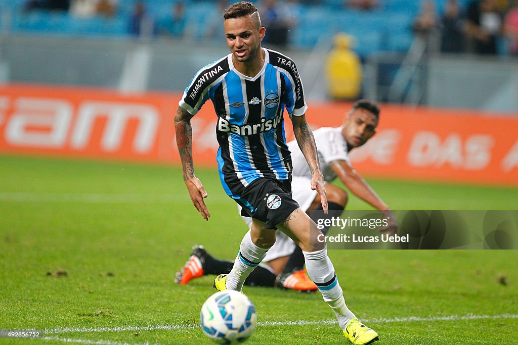 Gremio v Santos - Brasileirao Series A 2015