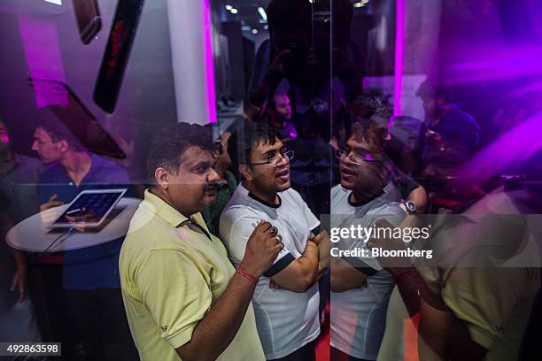 Customers wait in line outside an iZenica store, operated by Zenica LifestylePvt., prior to a midnight launch event for the Apple Inc. IPhone 6s in...