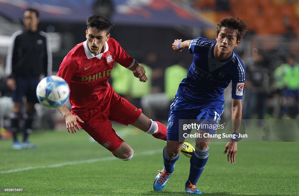 PSV Eindhoven v Suwon Samsung Bluewings