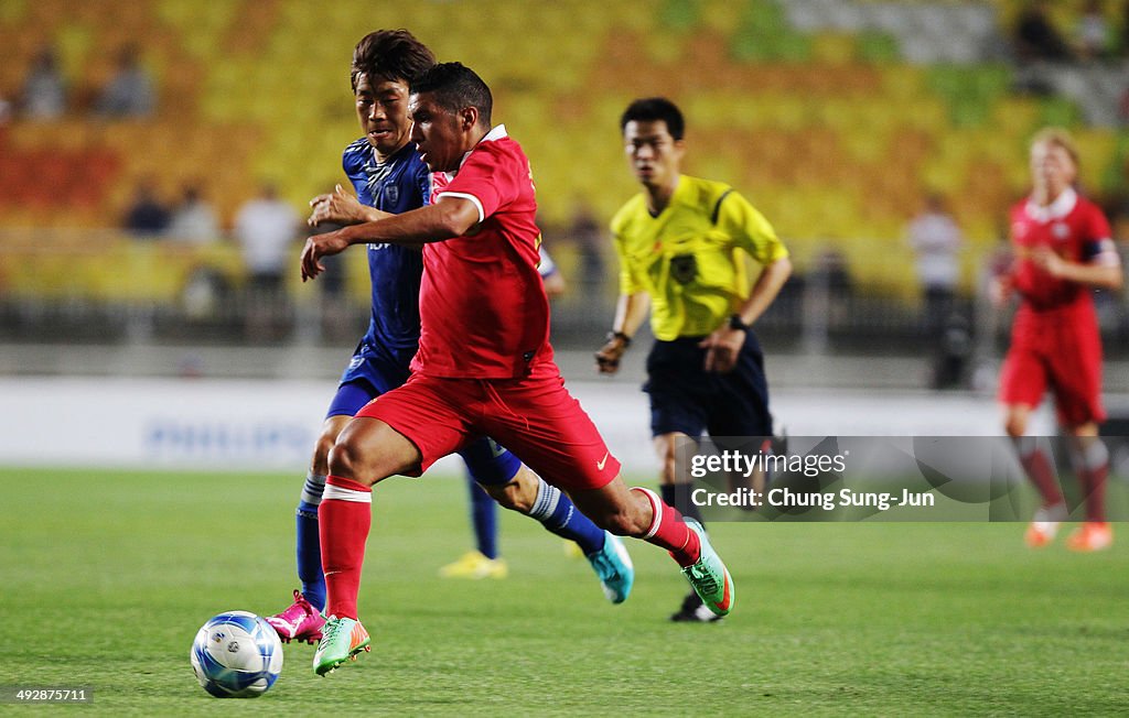 PSV Eindhoven v Suwon Samsung Bluewings