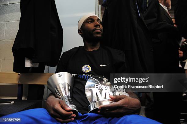 Tyrese Rice, #4 of Maccabi Electra Tel Aviv celebrates the winner after the Final Four 2014 Champions Awards Ceremony at Mediolanum Forum on May 18,...