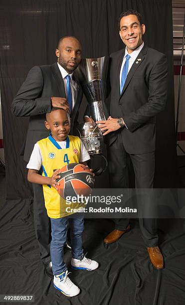 Tyrese Rice, #4 of Maccabi Electra Tel Aviv, his son Ashwan and David Blu, #13 poses during the Turkish Airlines Euroleague Final Four Champions...