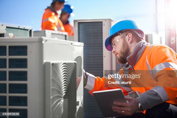 air conditioning engineer - installing 個照片及圖片檔