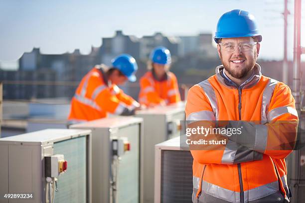 air conditioning engineer portrait - säkerhetsutrustning bildbanksfoton och bilder