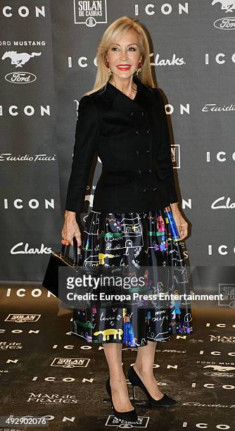 Carmen Lomana attends fashion 'ICON Awards, Men of the Year' on October 15, 2015 in Madrid, Spain.