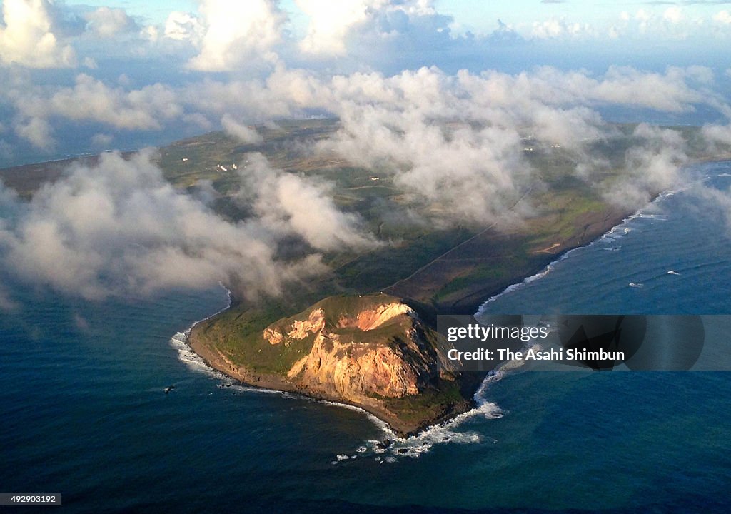 Tokyo Government Holds Commemoration Ceremony At Iwojima