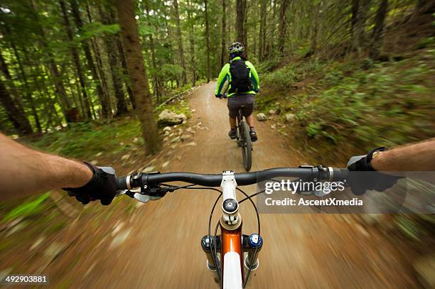 follow me - 踩登山車 個照片及圖片檔