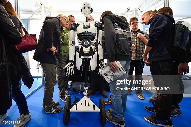 Testo Inmoov 27 Inmoov Stock Photos, High-Res Pictures, and Images - Getty Images