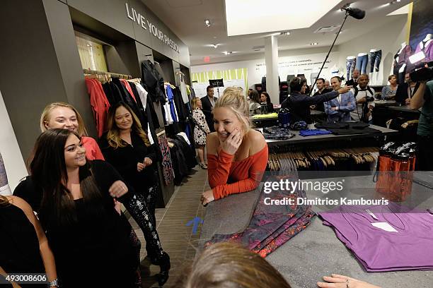 Kate Hudson opens a new Fabletics Boutique at Bridgewater Commons Mall on October 16, 2015 in Bridgewater, New Jersey.