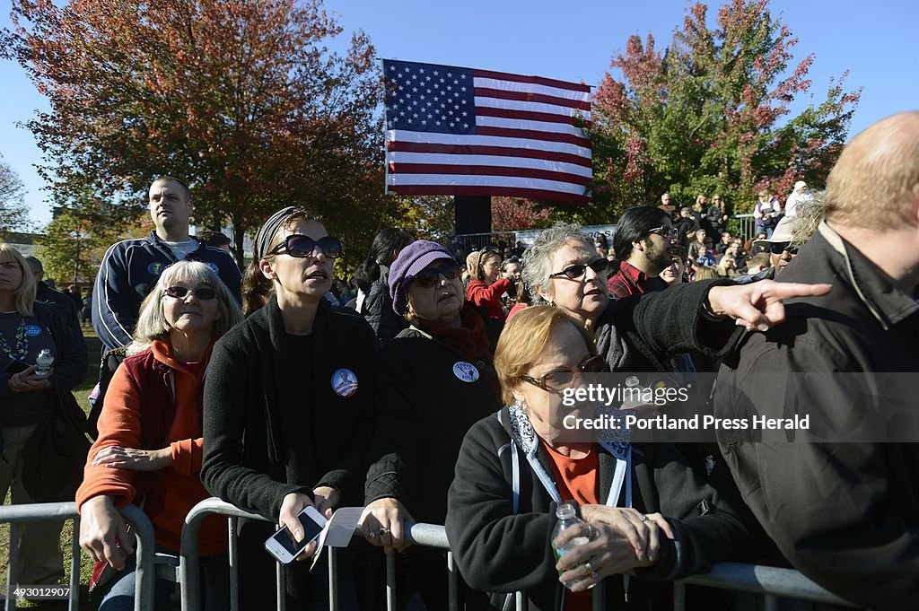 A crowd gathers and waits to hear President Barack Obama speak at Veteran's Memorial Park in Manches