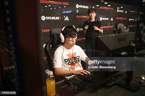 Jeong Se Hyun, a professional video-game player, competes against Yang Jin Hyeob, not pictured, during the final round of the Electronic Arts Inc....