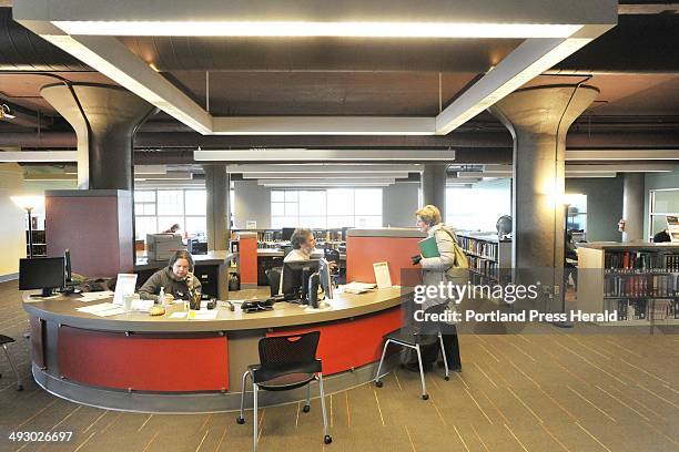 Gilman Library 79 Glickman Library Photos & High Res Pictures - Getty Images