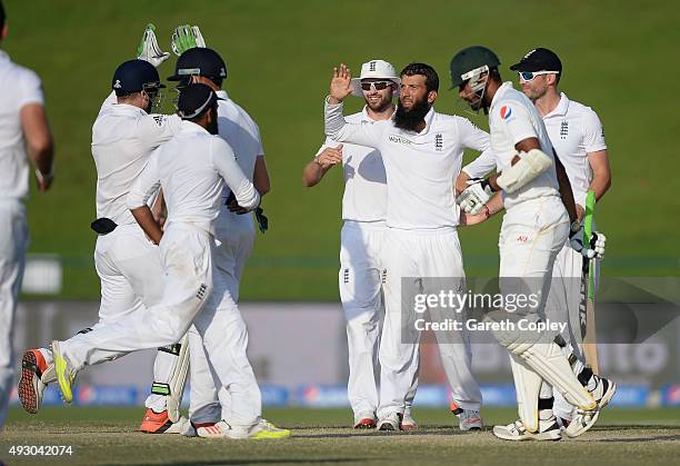 Moeen Ali of England celebrates with teammates after dismissing Wahab Riaz of Pakistan during day five of the 1st Test between Pakistan and England...