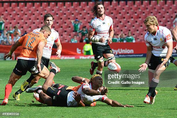 Runo Benjamin of the Cheetahs tackles Howard Mnisi of the Lions during the Absa Currie Cup semi final match between Xerox Golden Lions and Toyota...