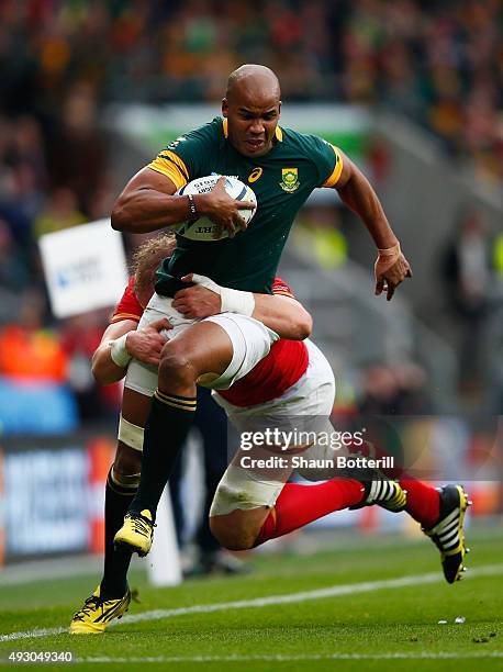 Pietersen of South Africa is tackled by Alun Wyn Jones of Wales during the 2015 Rugby World Cup Quarter Final match between South Africa and Wales at...