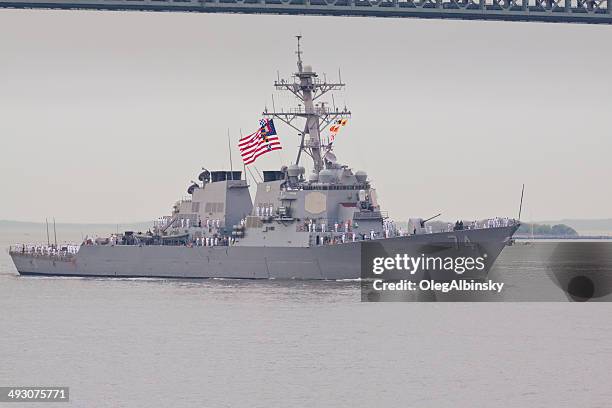 nova iorque frota semana de 2014, uss mcfaul contratorpedeiro, ny porto. - marinha-americana imagens e fotografias de stock