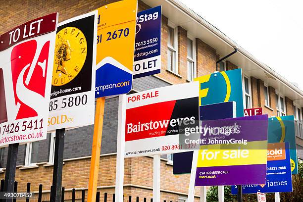 london housing market - for sale sign stock pictures, royalty-free photos & images