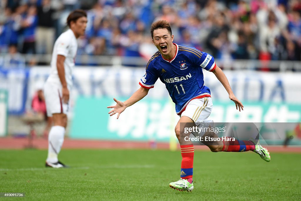 Yokohama F.Marinos v Vissel Kobe - J.League 2015