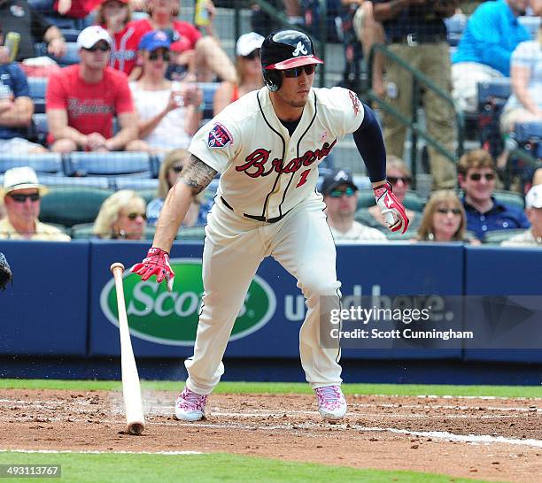 Jordan Schafer of the Atlanta Braves hits against the Chicago Cubs at Turner Field on May 11, 2014 in Atlanta, Georgia.