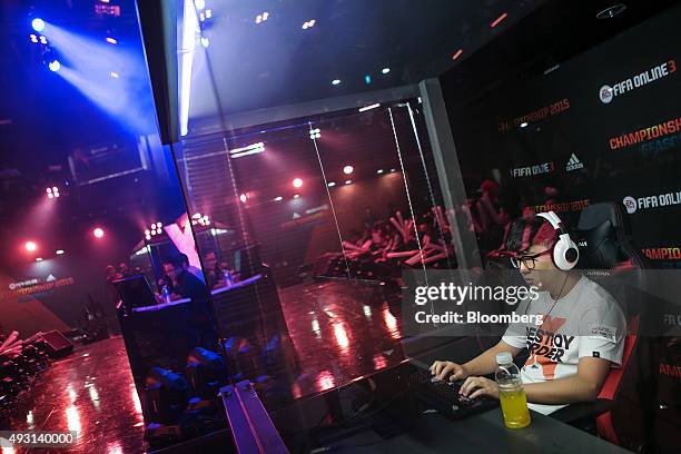 Jeong Se Hyun, a professional video-game player, competes against Yang Jin Hyeob, not pictured, during the final round of the Electronic Arts Inc....