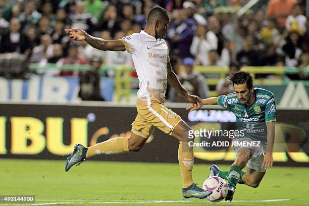 Fernando Navarro of Leon vies for ball with Fidel Martinez of Pumas during their Mexican Apertura tournament football match at the Nou Camp stadium...