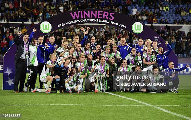 Wolfsburg players celebrate after winning the UEFA Women's Champions League final football match Tyreso FF vs Vfl Wolfsburg at Restelo stadium in...