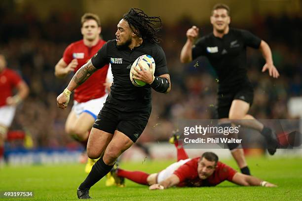Maa Nonu of the All Blacks makes a break during the 2015 Rugby World Cup Quarter Final match between New Zealand and France at Millennium Stadium on...