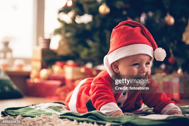 赤ちゃんのクリスマスのコスチューム - children christmas ストックフォトと画像