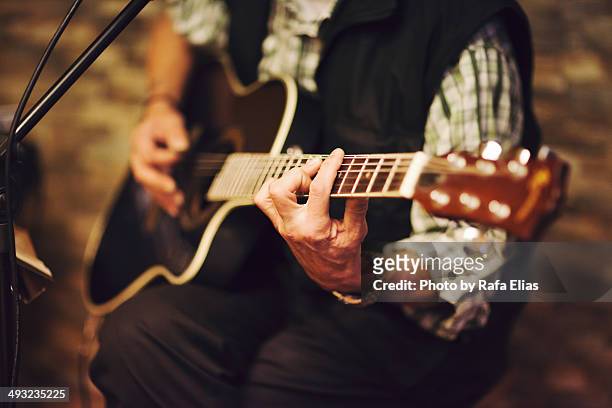 guitar player - violão acústico - fotografias e filmes do acervo