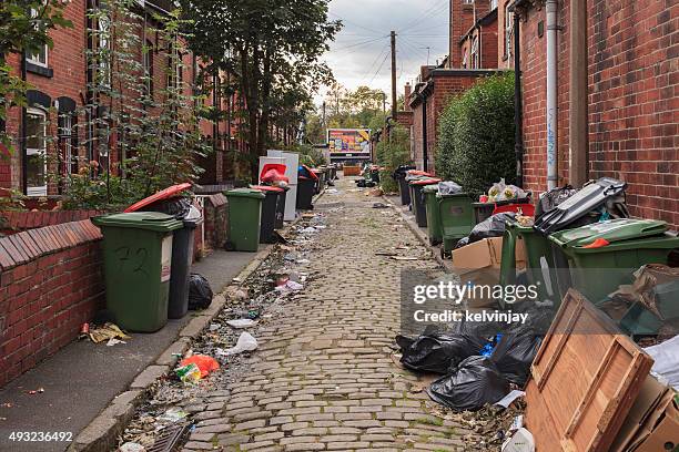 back street full of rubbish and bins in leeds - leeds street stock pictures, royalty-free photos & images