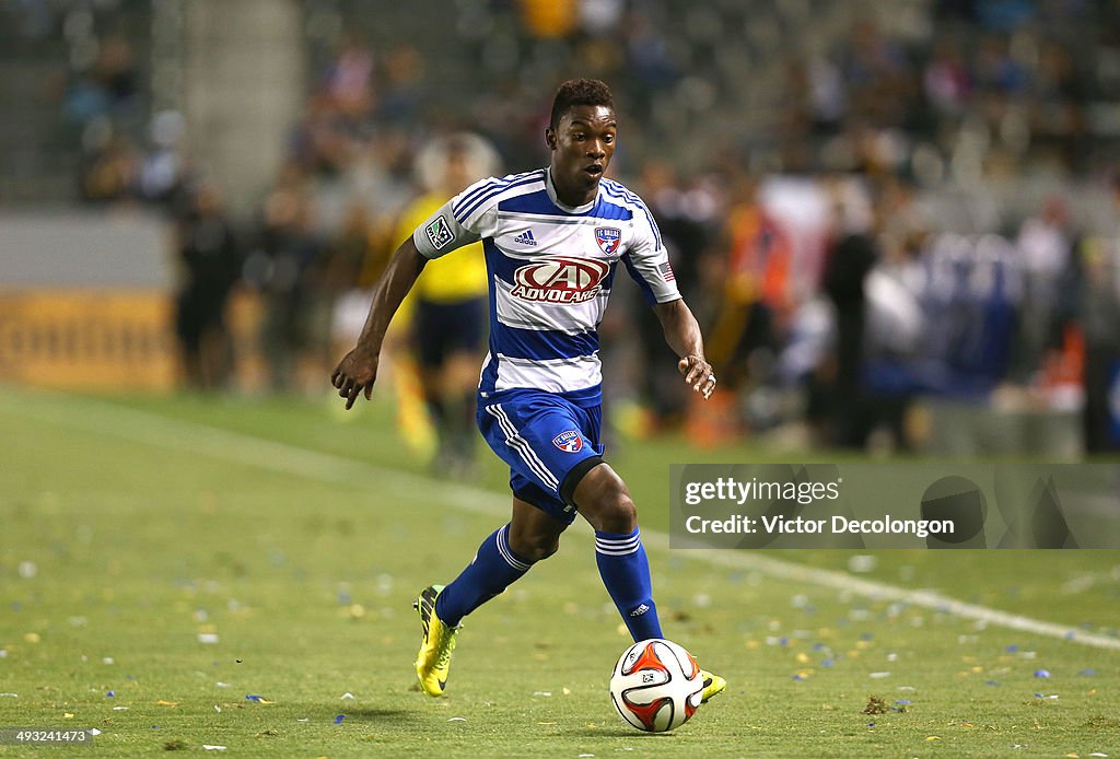 FC Dallas v Los Angeles Galaxy