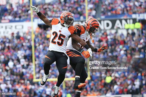 Giovani Bernard of the Cincinnati Bengals celebrates his touchdown against the Buffalo Bills with Jeremy Hill of the Cincinnati Bengals during the...